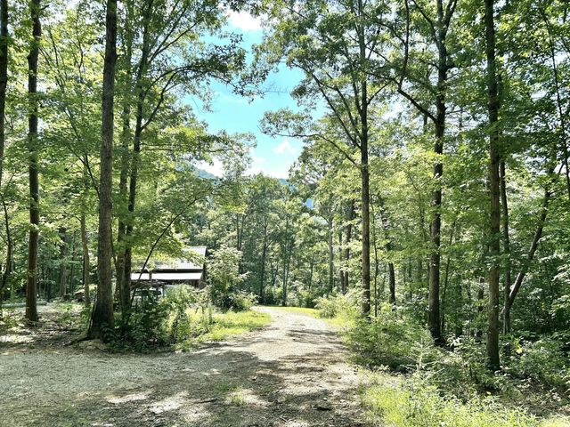 500 Clark Road, Irvine, KY 40336