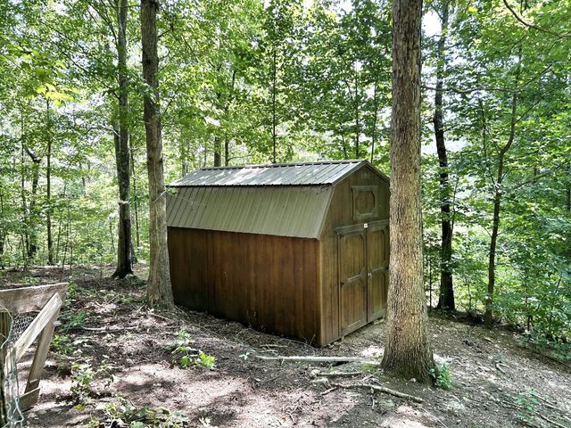 500 Clark Road, Irvine, KY 40336