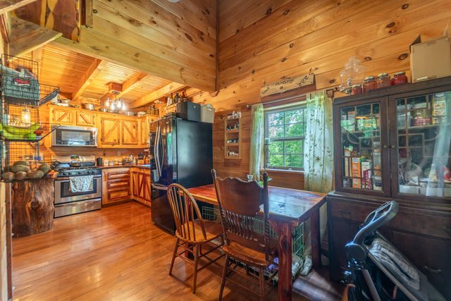 500 Clark Road, Irvine, KY 40336