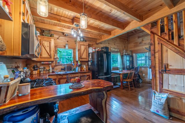 500 Clark Road, Irvine, KY 40336