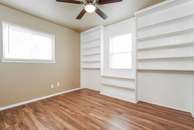 701 E MISSION Street, Crowley, TX 76036