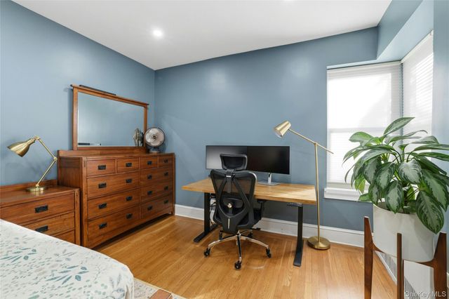 25-40 31st Avenue 2L, Astoria, NY 11106