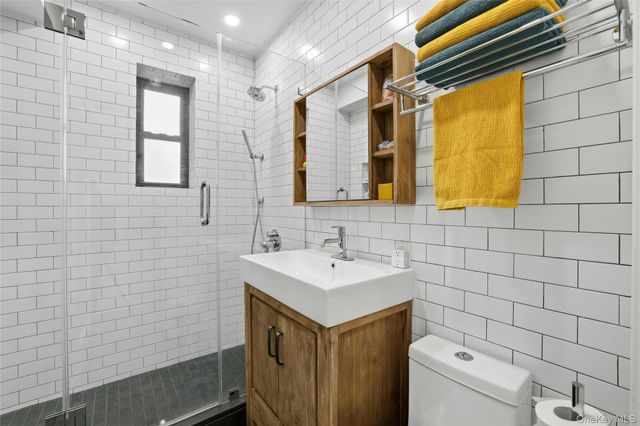 25-40 31st Avenue 2L, Astoria, NY 11106