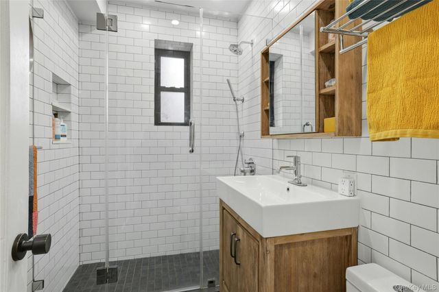 25-40 31st Avenue 2L, Astoria, NY 11106