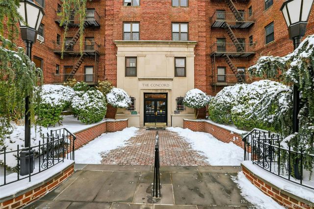 25-40 31st Avenue 2L, Astoria, NY 11106