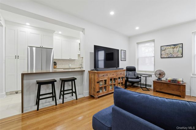 25-40 31st Avenue 2L, Astoria, NY 11106