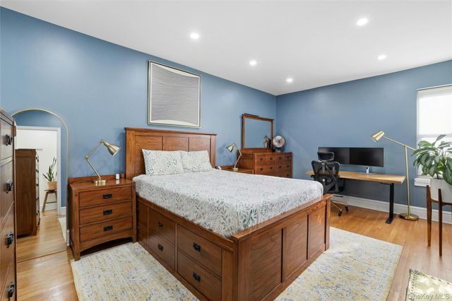 25-40 31st Avenue 2L, Astoria, NY 11106