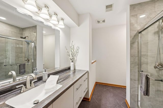 14638 Boulder Pointe Road, Eden Prairie, MN 55347