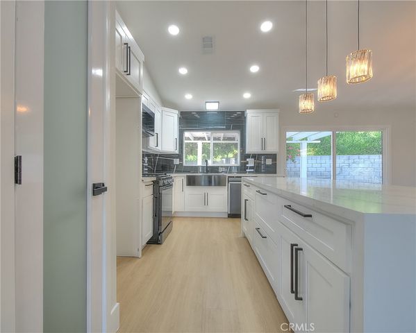 3082 Lynwood Drive, Highland, CA 92346