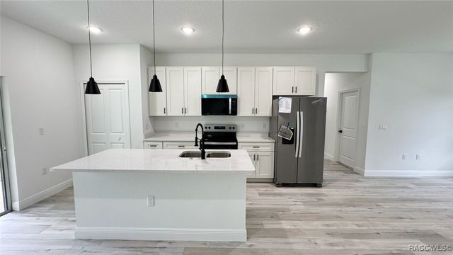 2456 W Magenta Drive, Citrus Springs, FL 34434