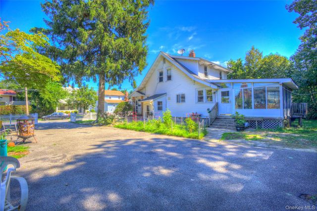 81 Notre Dame Avenue, Hicksville, NY 11801