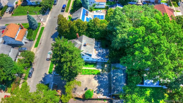 81 Notre Dame Avenue, Hicksville, NY 11801