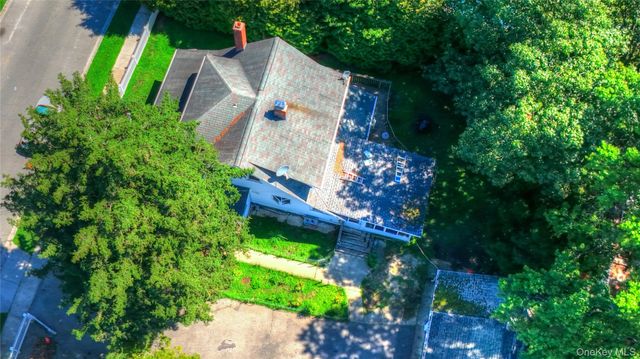 81 Notre Dame Avenue, Hicksville, NY 11801