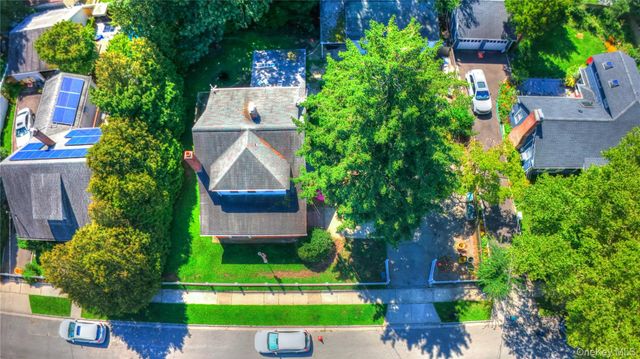 81 Notre Dame Avenue, Hicksville, NY 11801