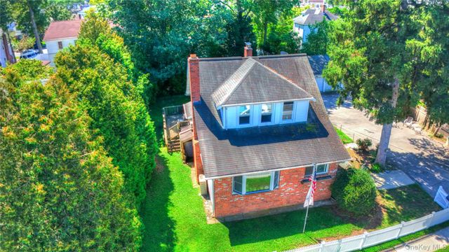 81 Notre Dame Avenue, Hicksville, NY 11801
