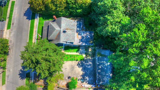 81 Notre Dame Avenue, Hicksville, NY 11801