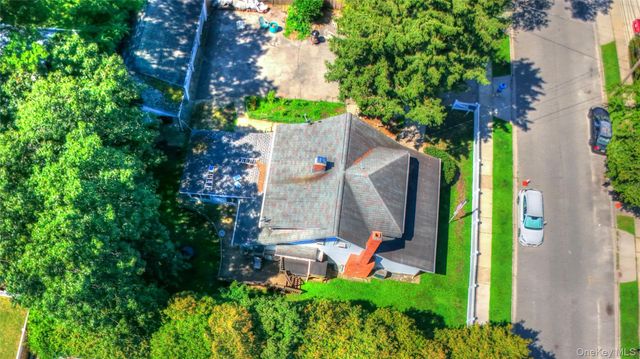 81 Notre Dame Avenue, Hicksville, NY 11801