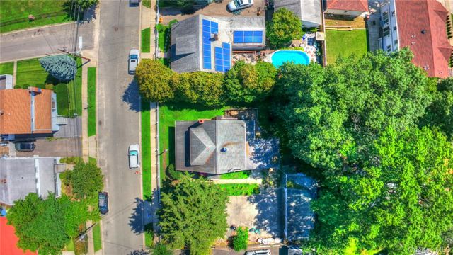 81 Notre Dame Avenue, Hicksville, NY 11801