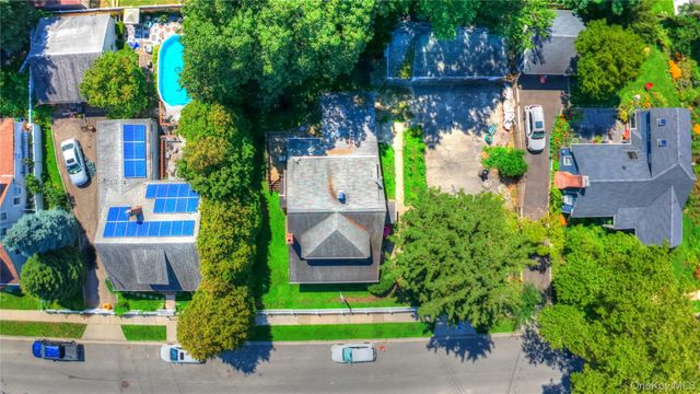 81 Notre Dame Avenue, Hicksville, NY 11801