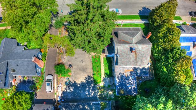 81 Notre Dame Avenue, Hicksville, NY 11801