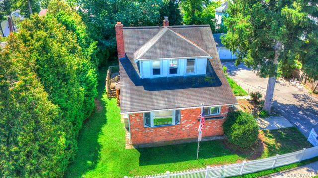 81 Notre Dame Avenue, Hicksville, NY 11801