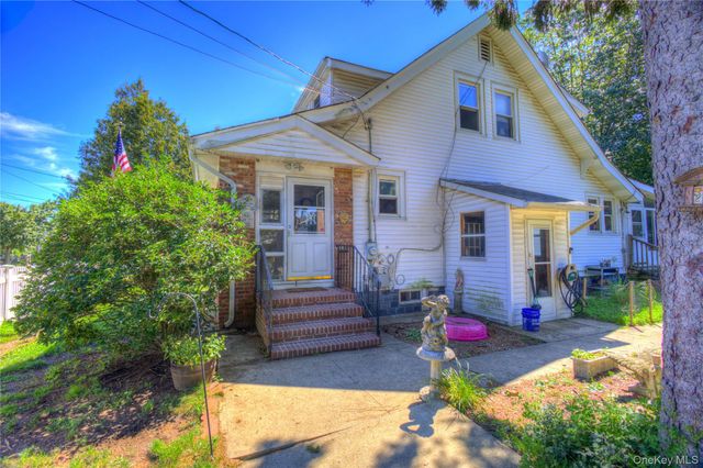 81 Notre Dame Avenue, Hicksville, NY 11801