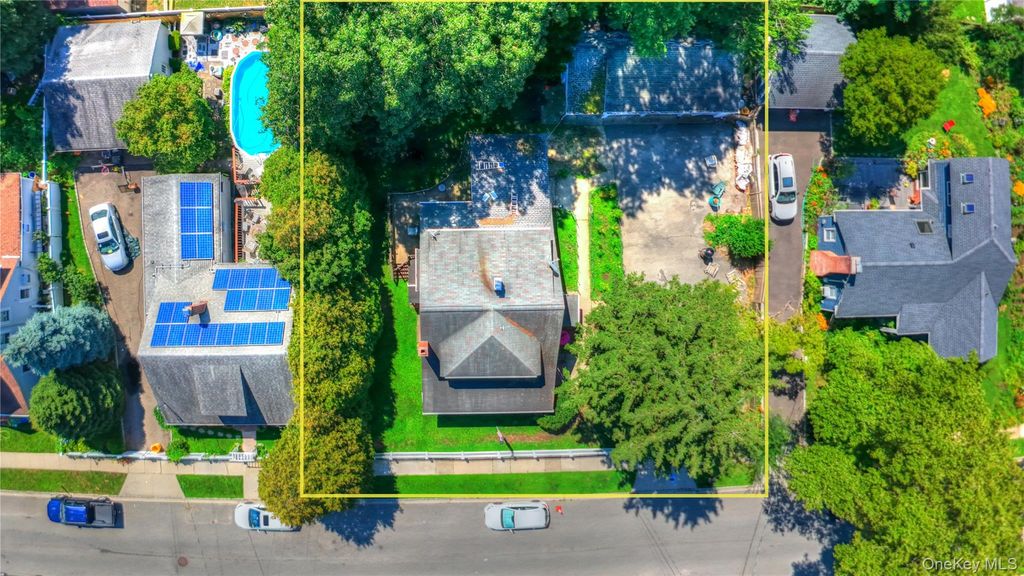 81 Notre Dame Avenue, Hicksville, NY 11801