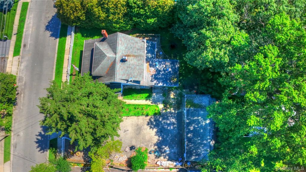 81 Notre Dame Avenue, Hicksville, NY 11801 — photo 5