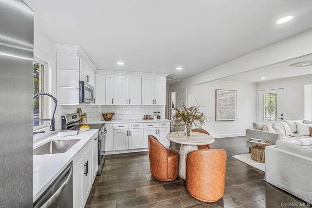 14 Millers Road, Sound Beach, NY 11789