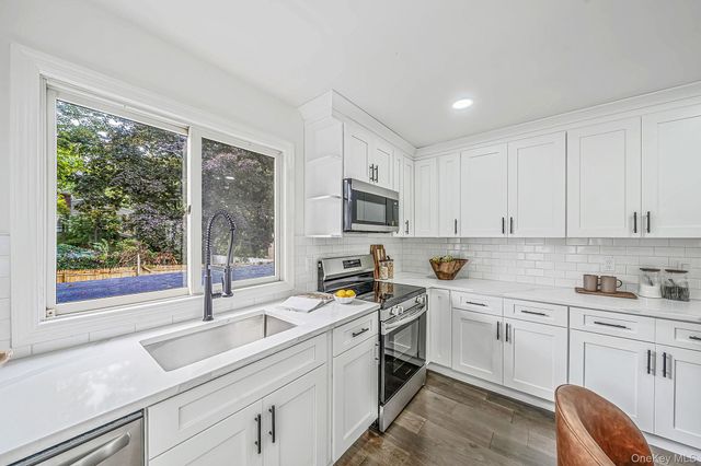 14 Millers Road, Sound Beach, NY 11789