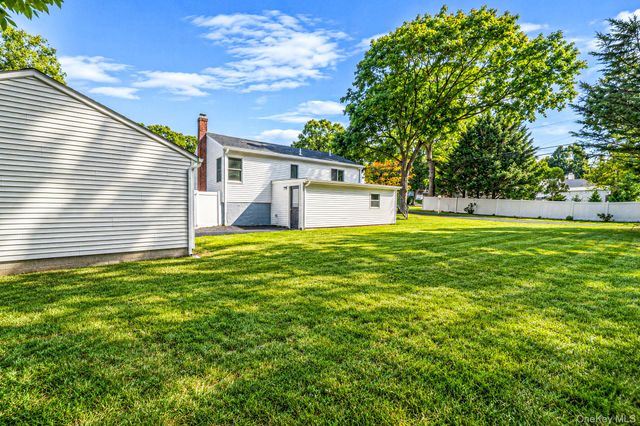 14 Millers Road, Sound Beach, NY 11789