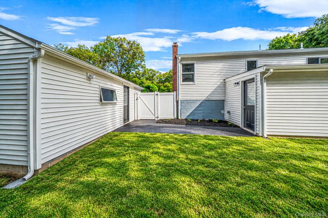 14 Millers Road, Sound Beach, NY 11789
