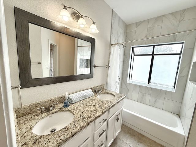 4800 W Lovers Lane 111, Dallas, TX 75209