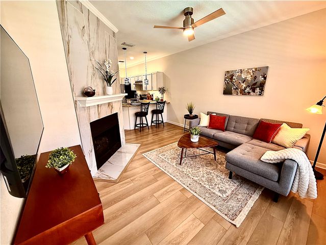 4800 W Lovers Lane 111, Dallas, TX 75209