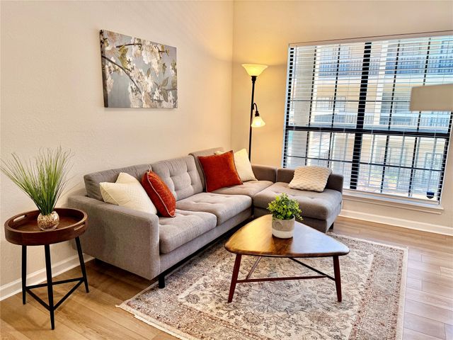 4800 W Lovers Lane 111, Dallas, TX 75209