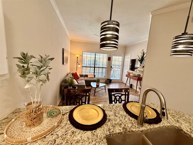 4800 W Lovers Lane 111, Dallas, TX 75209