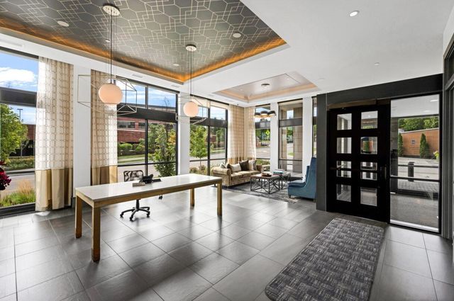 5220 Eden Avenue 210, Edina, MN 55436
