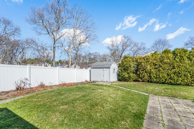 65 39th Street, Islip, NY 11751