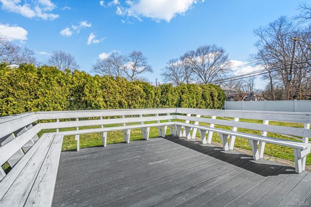 65 39th Street, Islip, NY 11751