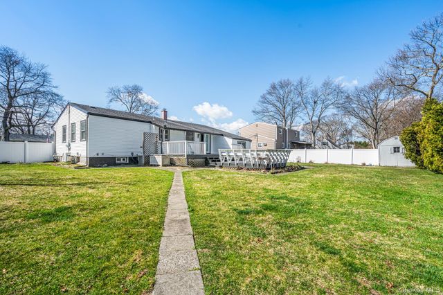 65 39th Street, Islip, NY 11751