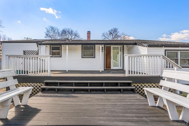 65 39th Street, Islip, NY 11751