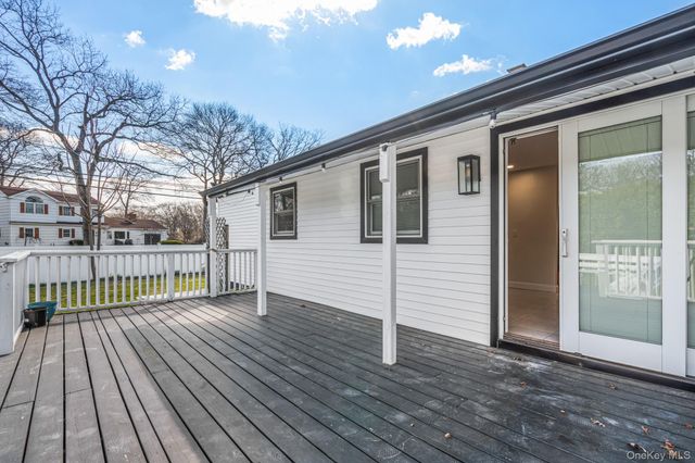 65 39th Street, Islip, NY 11751