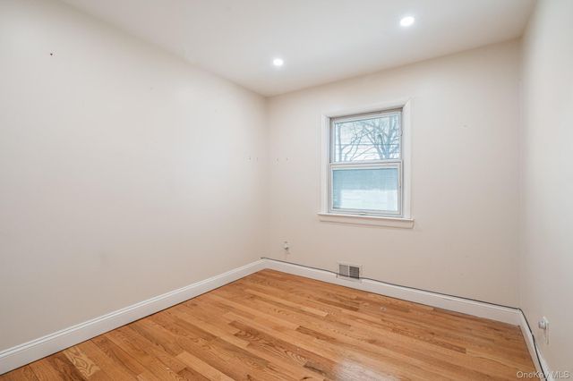 65 39th Street, Islip, NY 11751