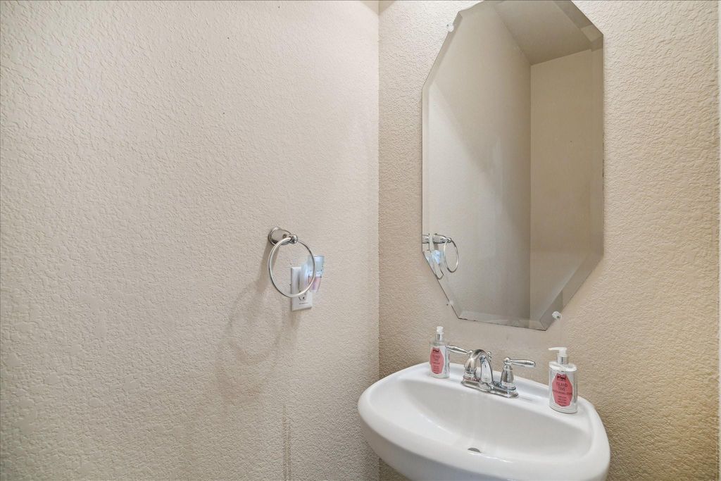 Image 16 of property listing at 17342 Cumberland Park Lane, Humble, TX 77346