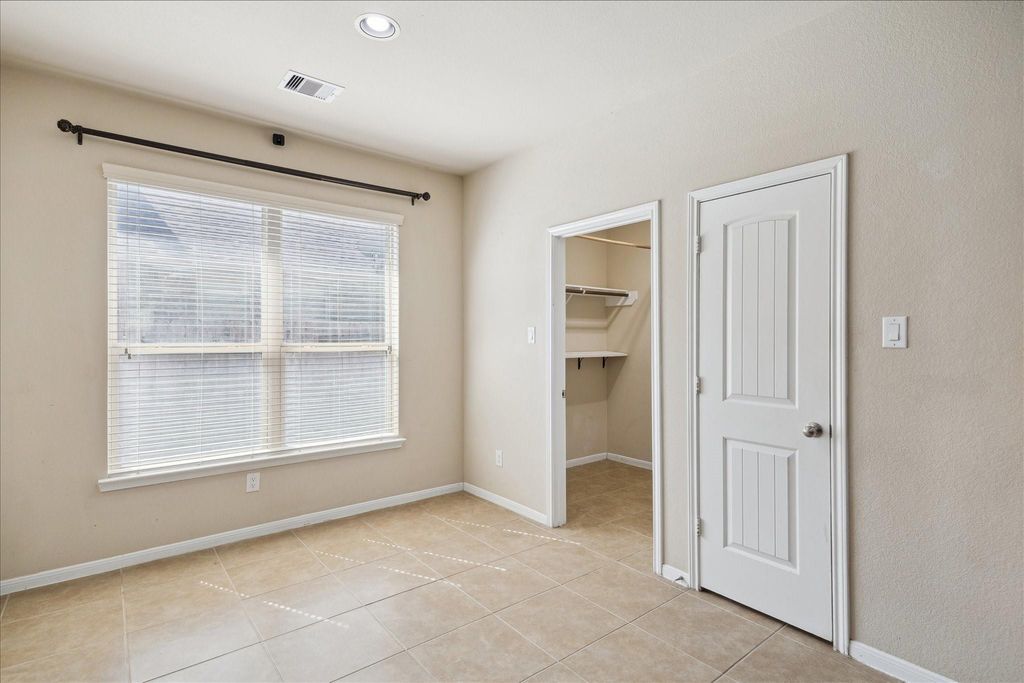 Image 9 of property listing at 17342 Cumberland Park Lane, Humble, TX 77346