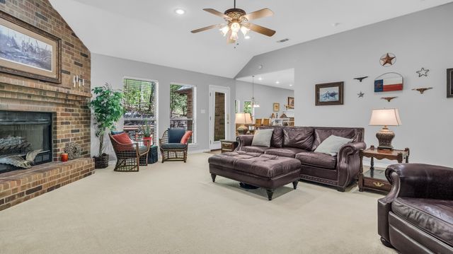 72 Raintree Road, Bells, TX 75414