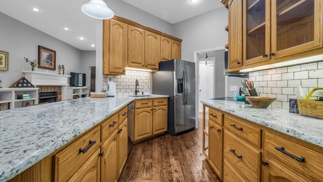 72 Raintree Road, Bells, TX 75414