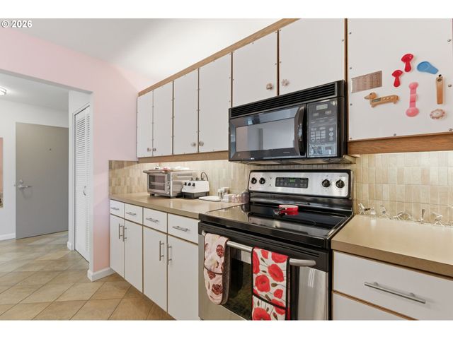 1616 S HARBOR Way 502, Portland, OR 97201
