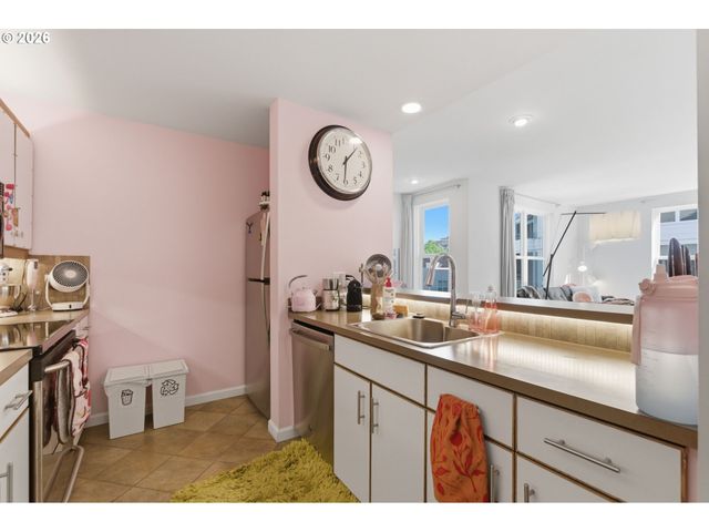 1616 S HARBOR Way 502, Portland, OR 97201