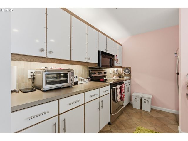1616 S HARBOR Way 502, Portland, OR 97201